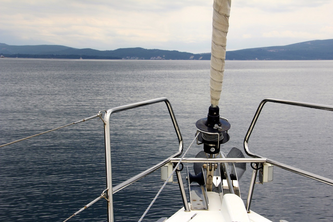 sailing-boat-1028677_1280