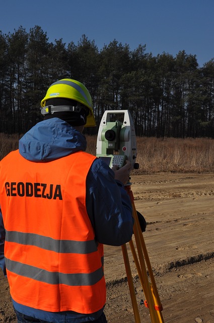 surveyor-g3733cfebc_640